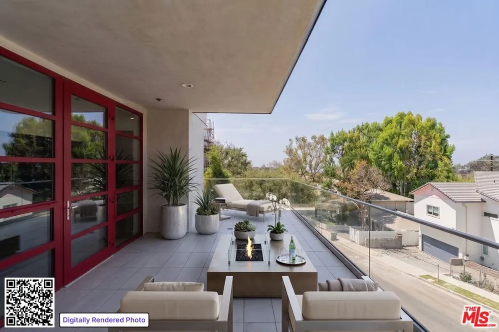 870 Haverford Avenue #101 Pacific Palisades, CA 90272