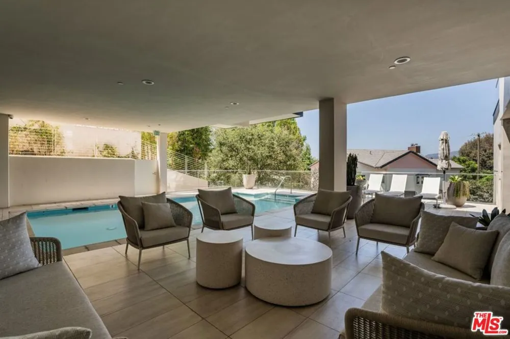 870 Haverford Avenue #101 Pacific Palisades, CA 90272