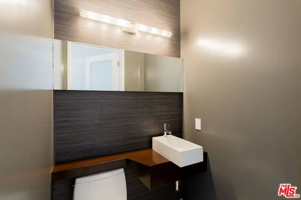870 Haverford Avenue #101 Pacific Palisades, CA 90272