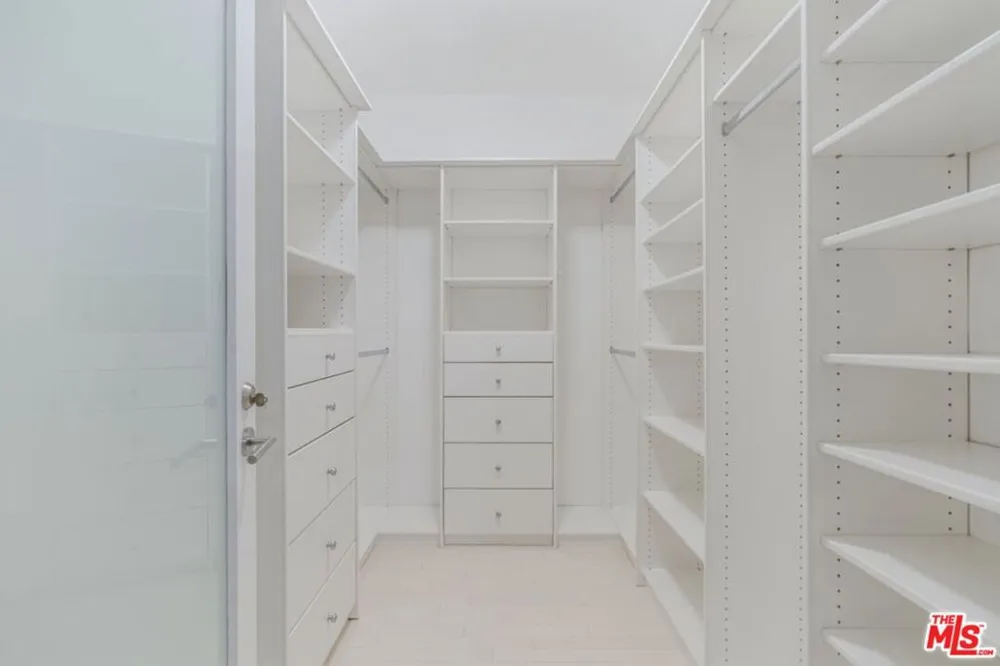 870 Haverford Avenue #101 Pacific Palisades, CA 90272
