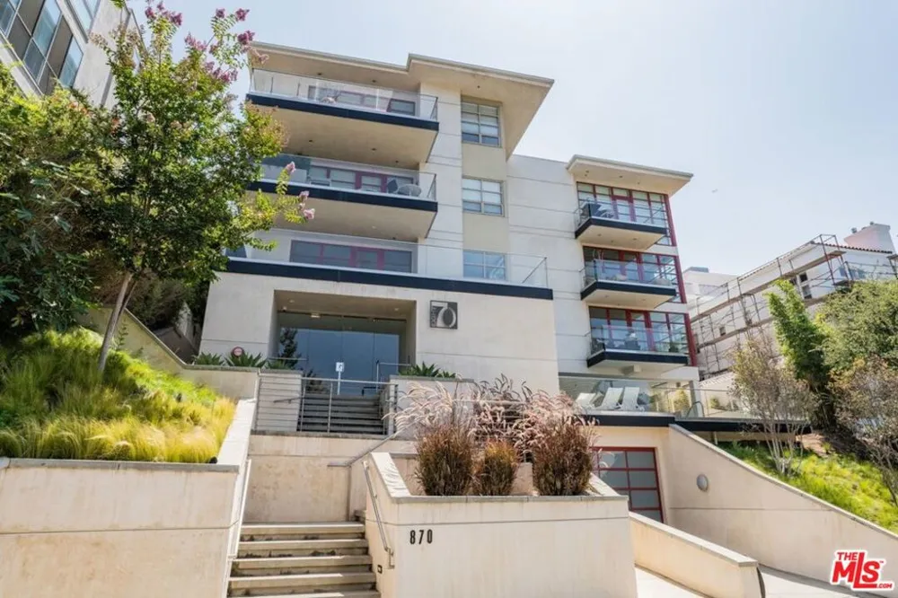 870 Haverford Avenue #101 Pacific Palisades, CA 90272