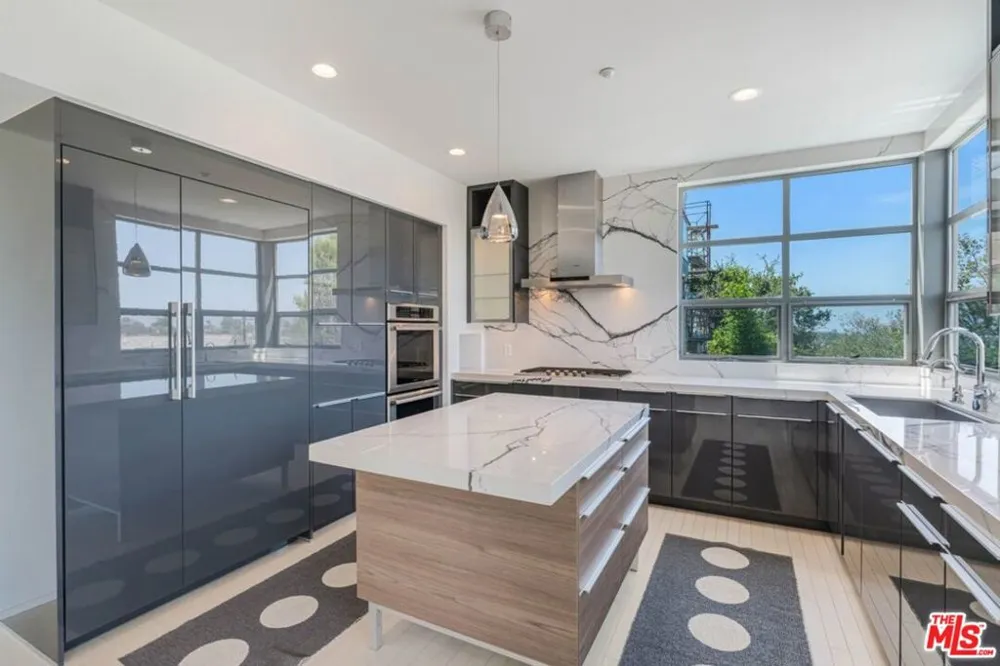 870 Haverford Avenue #101 Pacific Palisades, CA 90272