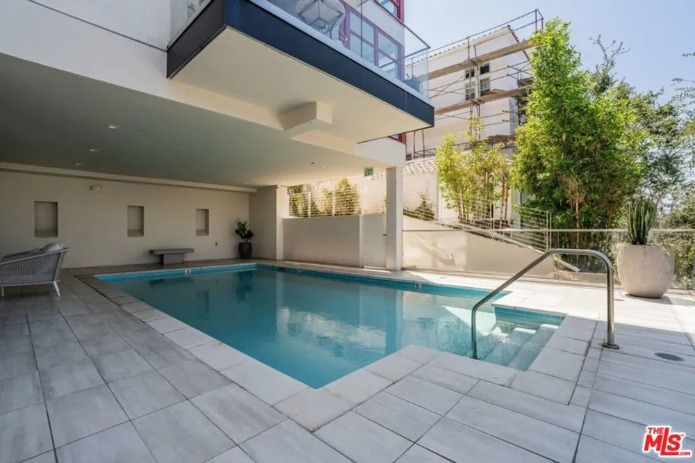 870 Haverford Avenue #101 Pacific Palisades, CA 90272