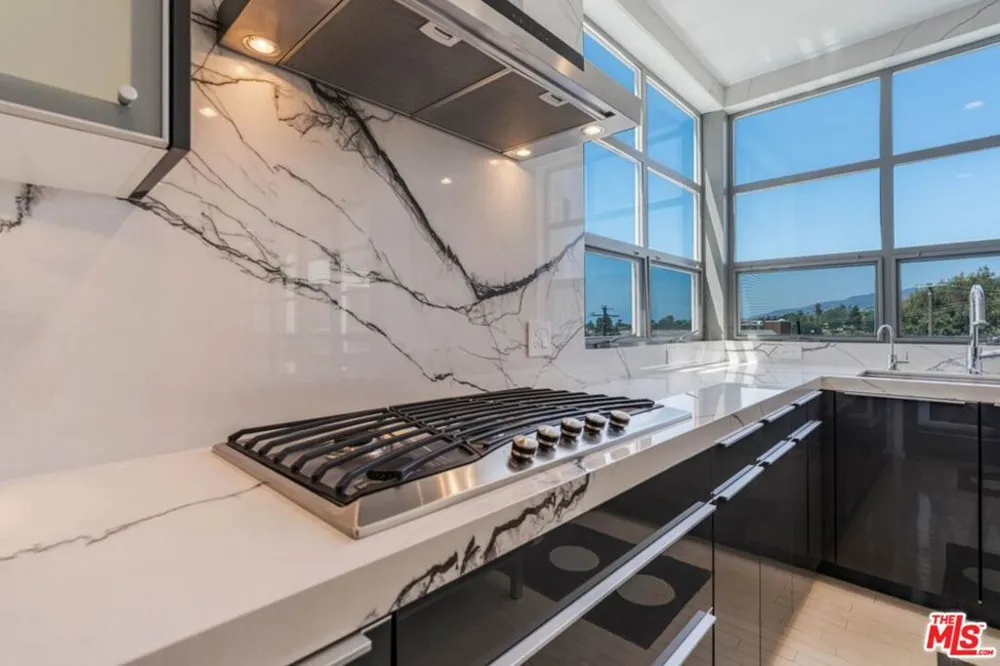870 Haverford Avenue #101 Pacific Palisades, CA 90272