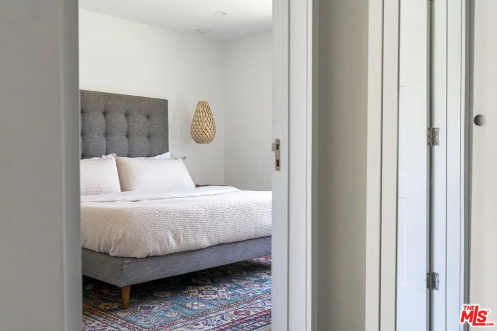 1929 Tamarind Avenue #8 Los Angeles, CA 90068