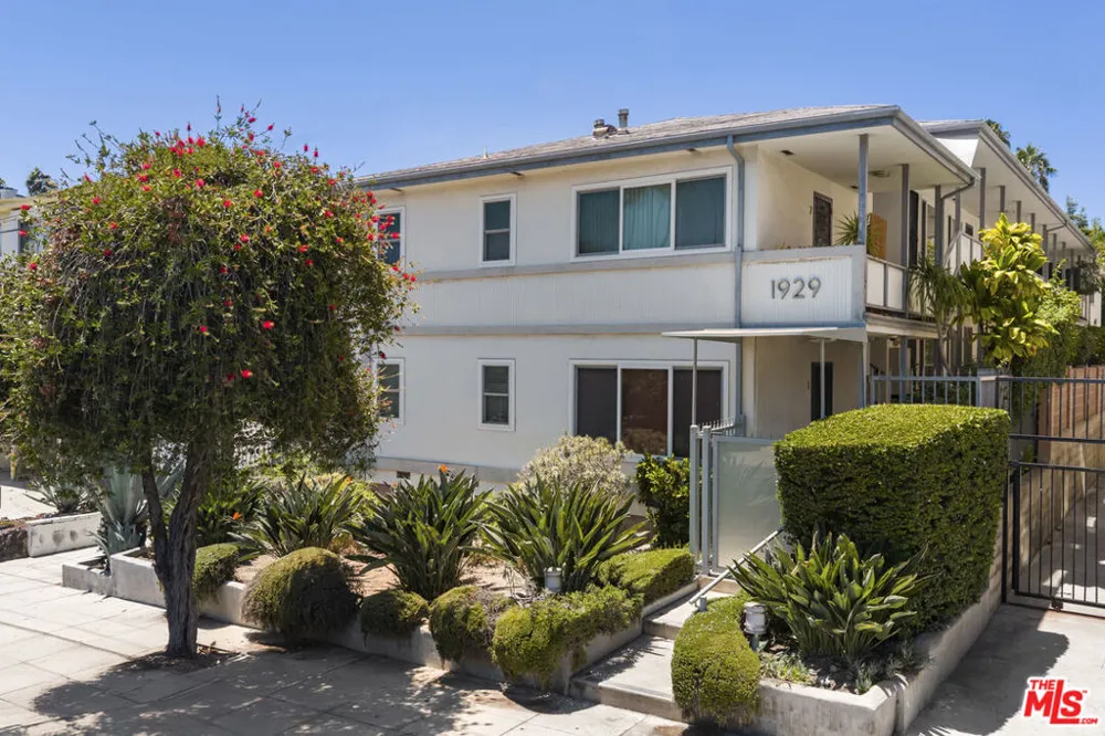 1929 Tamarind Avenue #8 Los Angeles, CA 90068