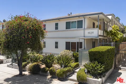 1929 Tamarind Avenue #8