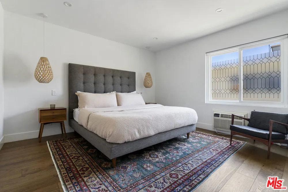 1929 Tamarind Avenue #8 Los Angeles, CA 90068