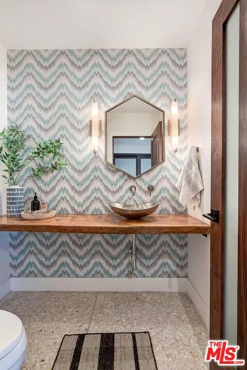 6010 Wright Terrace Culver City, CA 90232