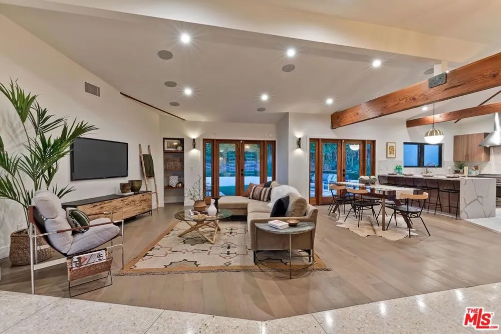 6010 Wright Terrace Culver City, CA 90232