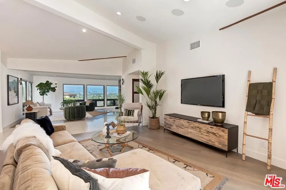 6010 Wright Terrace Culver City, CA 90232