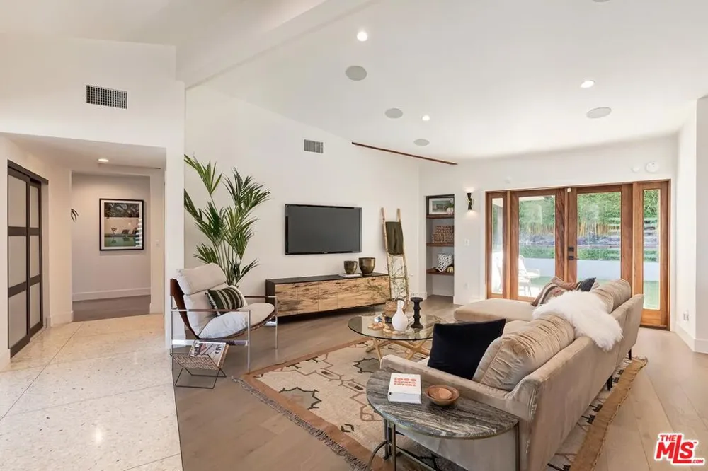 6010 Wright Terrace Culver City, CA 90232