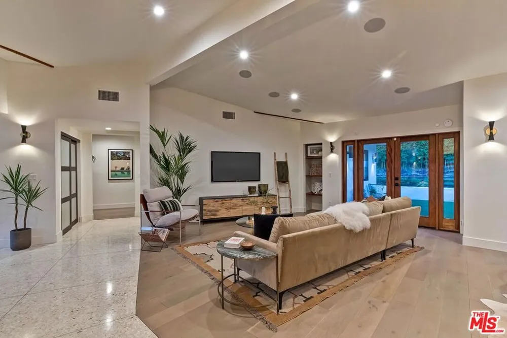 6010 Wright Terrace Culver City, CA 90232