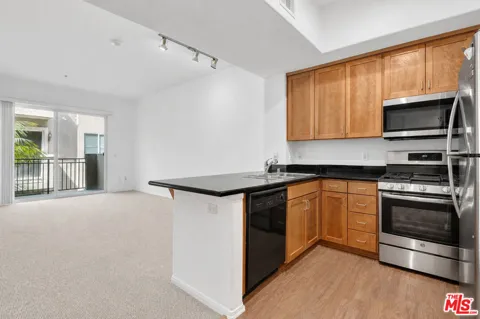 4060 Glencoe Avenue #311