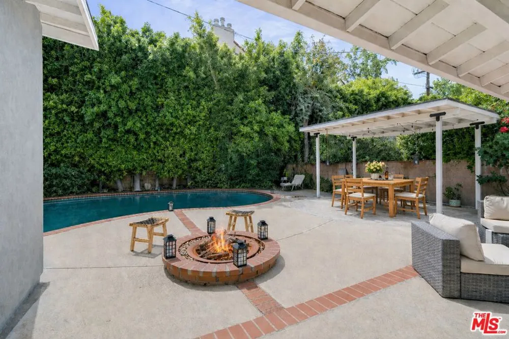 14346 Killion Street Sherman Oaks, CA 91401