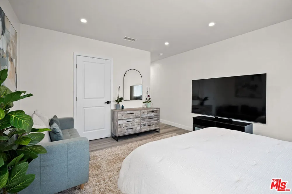 14346 Killion Street Sherman Oaks, CA 91401
