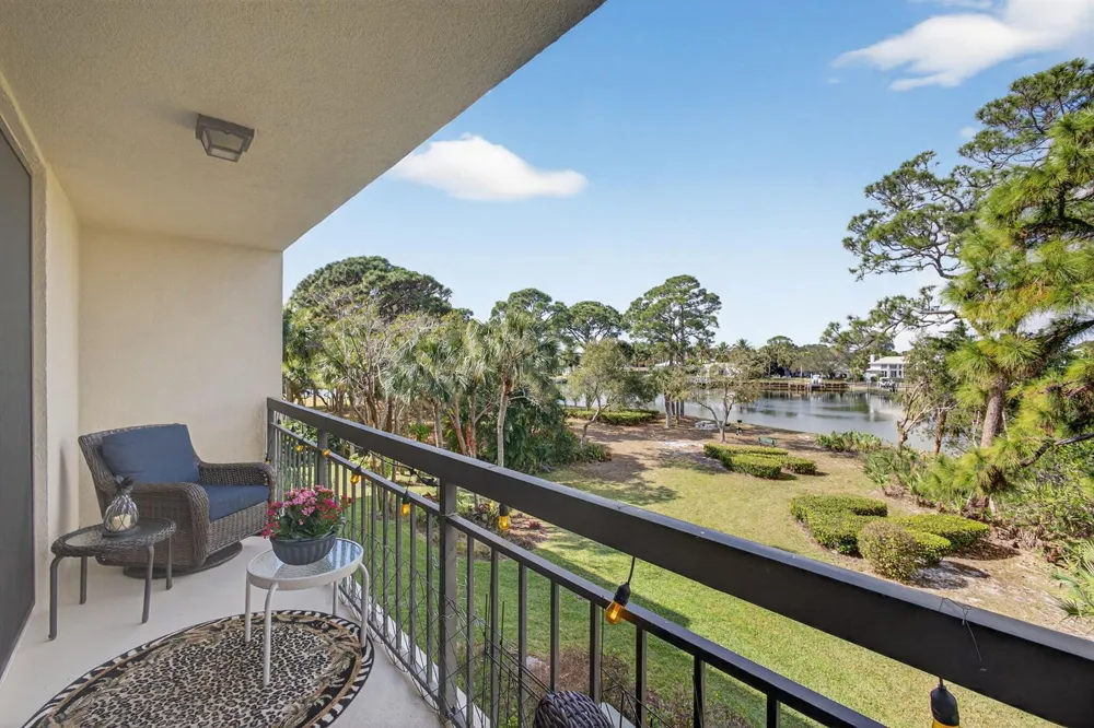 1901 MARINA ISLE WAY #304 Jupiter, FL 33477