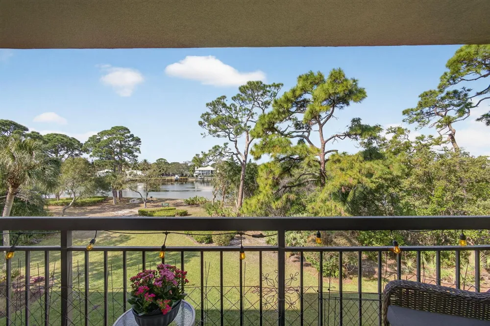 1901 MARINA ISLE WAY #304 Jupiter, FL 33477