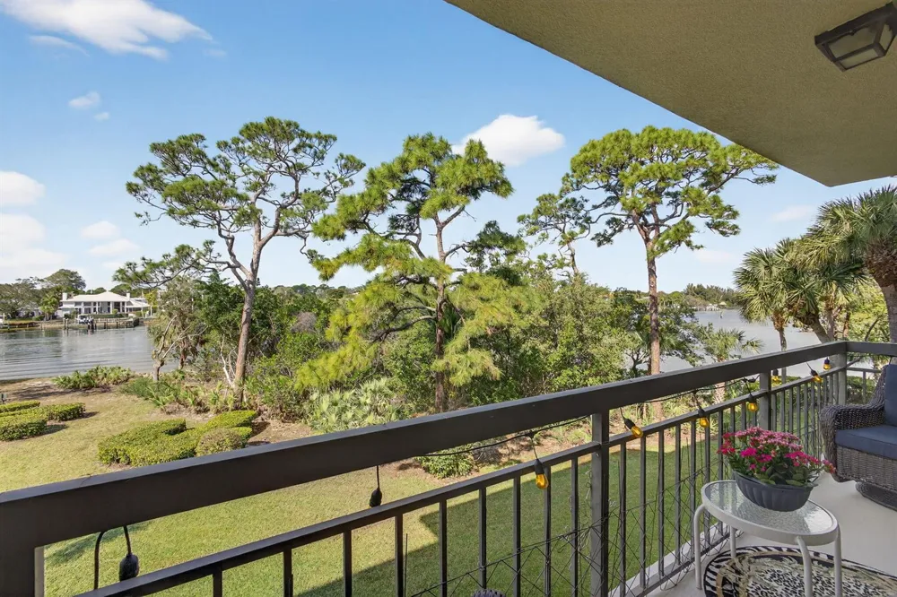 1901 MARINA ISLE WAY #304 Jupiter, FL 33477