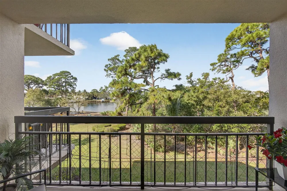 1901 MARINA ISLE WAY #304 Jupiter, FL 33477