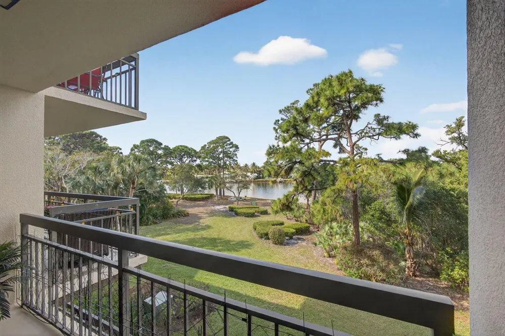 1901 MARINA ISLE WAY #304 Jupiter, FL 33477