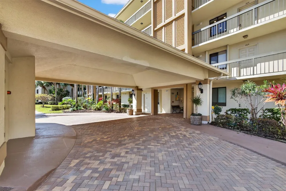 1901 MARINA ISLE WAY #304 Jupiter, FL 33477