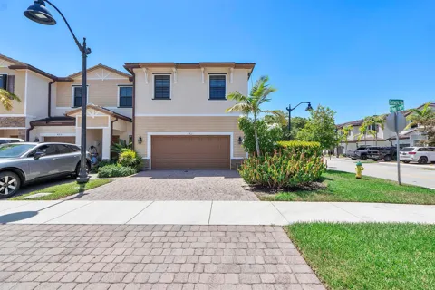 4721 Santa Cruz Way