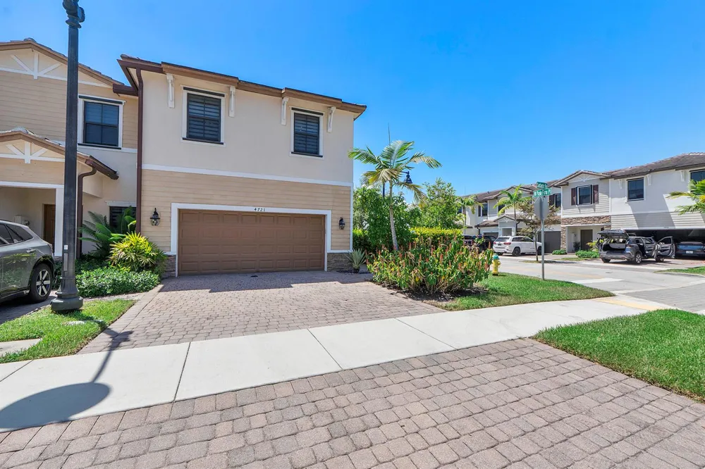 4721 Santa Cruz Way Davie, FL 33314