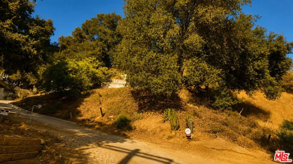 3577 Shaw Ranch Rd Pasadena, CA 91107