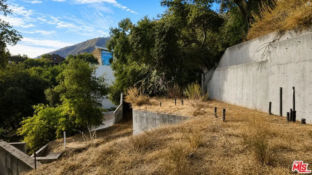3577 Shaw Ranch Rd Pasadena, CA 91107