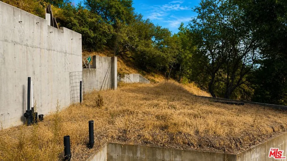 3577 Shaw Ranch Rd Pasadena, CA 91107
