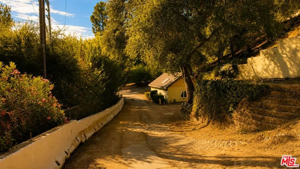 3577 Shaw Ranch Rd Pasadena, CA 91107