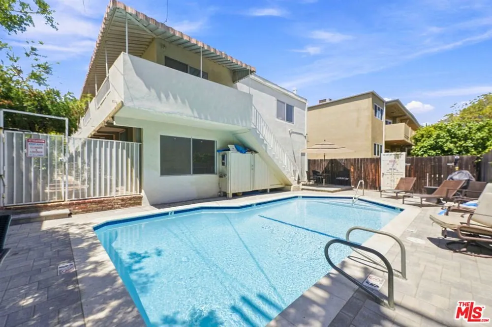 11652 Chenault Street #14 Los Angeles, CA 90049