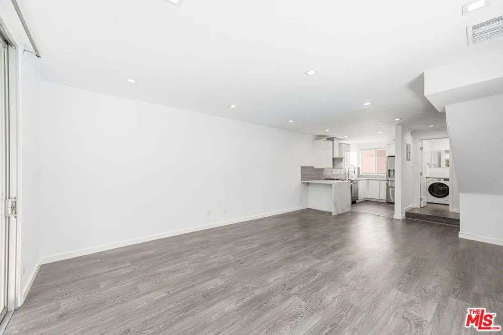 11652 Chenault Street #14 Los Angeles, CA 90049