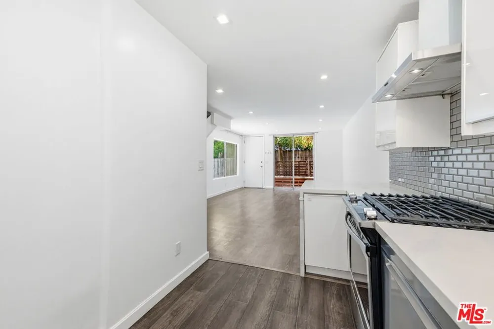11652 Chenault Street #14 Los Angeles, CA 90049