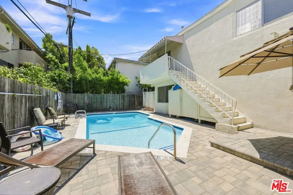 11652 Chenault Street #14 Los Angeles, CA 90049