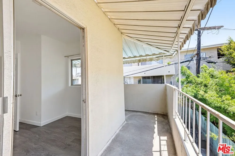 11652 Chenault Street #14 Los Angeles, CA 90049