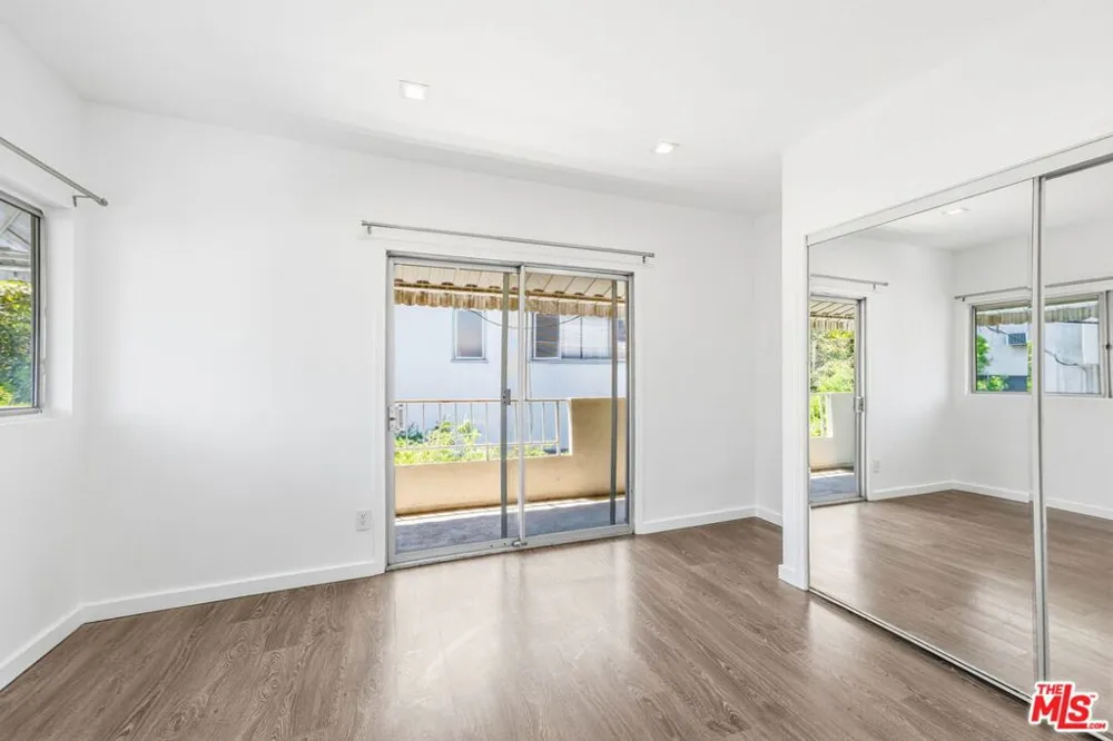 11652 Chenault Street #14 Los Angeles, CA 90049