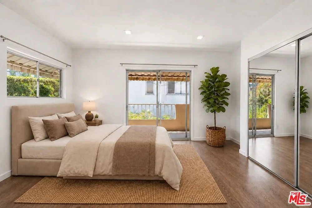 11652 Chenault Street #14 Los Angeles, CA 90049