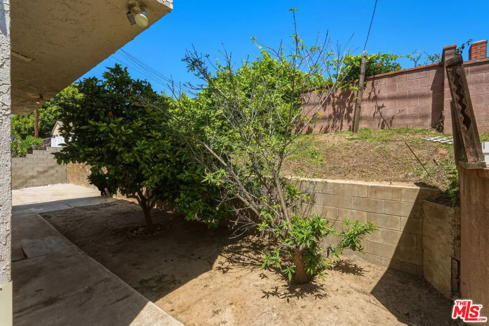 11612 Cimarron Avenue Hawthorne, CA 90250