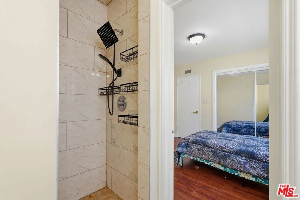 11612 Cimarron Avenue Hawthorne, CA 90250