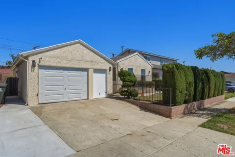 11612 Cimarron Avenue