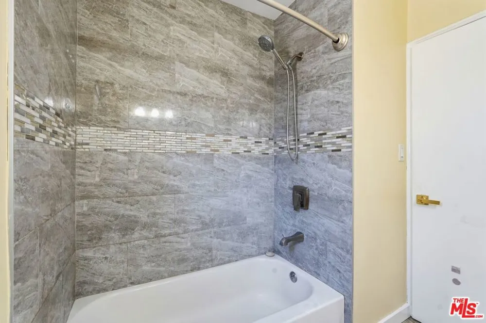 11612 Cimarron Avenue Hawthorne, CA 90250