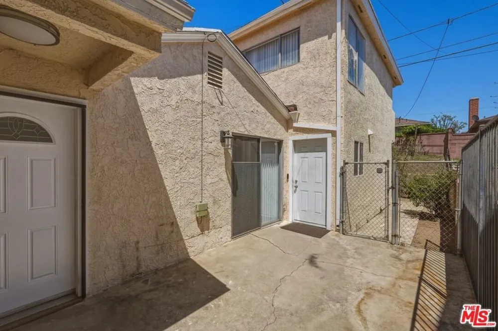 11612 Cimarron Avenue Hawthorne, CA 90250