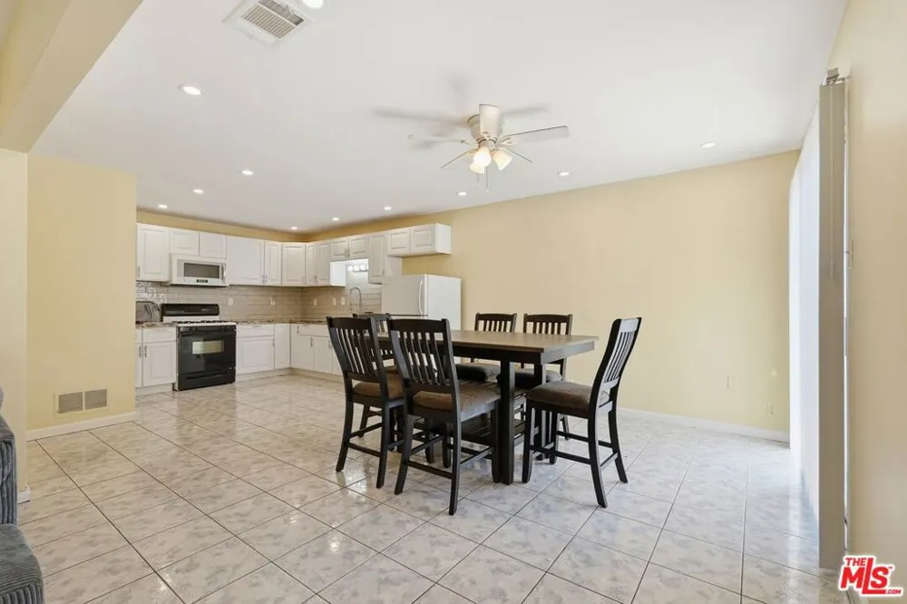 11612 Cimarron Avenue Hawthorne, CA 90250