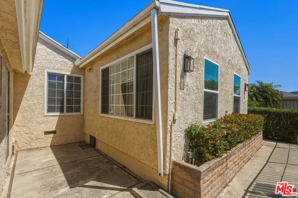 11612 Cimarron Avenue Hawthorne, CA 90250