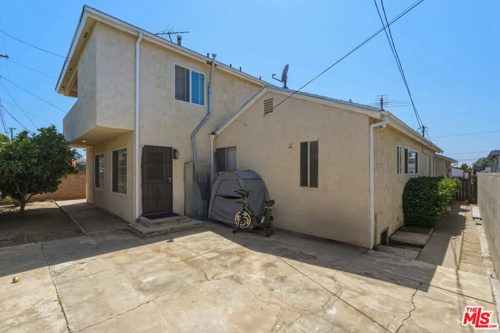 11612 Cimarron Avenue Hawthorne, CA 90250