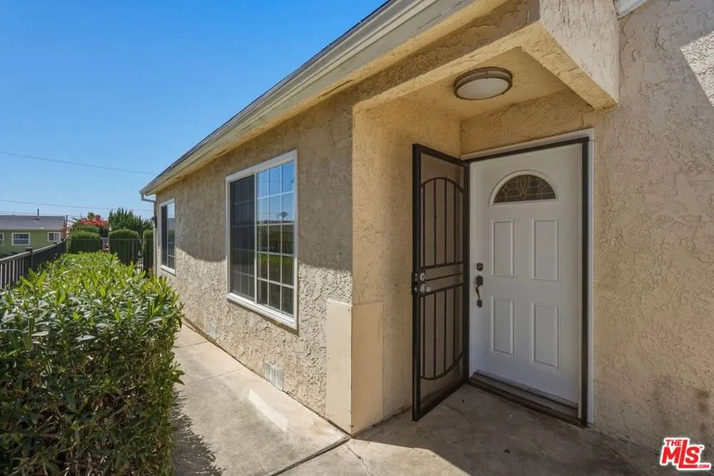 11612 Cimarron Avenue Hawthorne, CA 90250