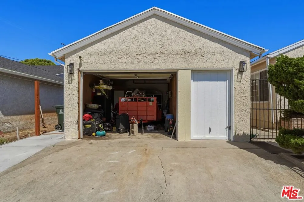 11612 Cimarron Avenue Hawthorne, CA 90250