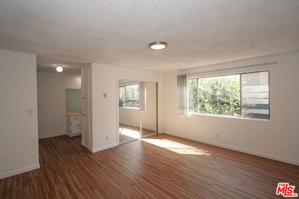 11515 Ohio Avenue #3 Los Angeles, CA 90025